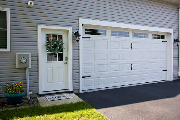 24/7 Emergency Garage Door Panel Replacement experts in Buchanan Dam, TX